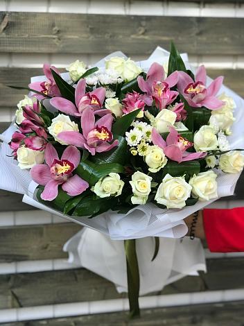 Букет цветов из: Розы и Хризантемы в Ильинский