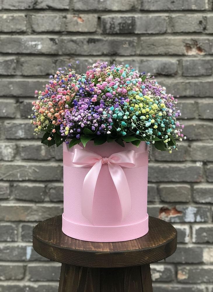 Цветочная композиция из Гипсофила и Розы в шляпной коробке в Ильинский