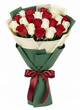Букет Микс из красных и белых роз в Ильинский