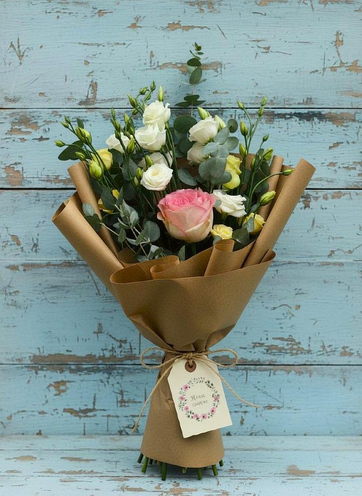 Букет цветов из: Розы и Лизиантусы в Ильинский