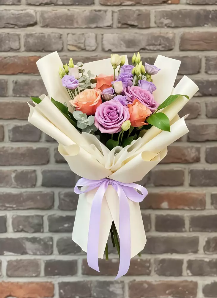 Букет цветов из: Лизиантусы и Розы в Ильинский