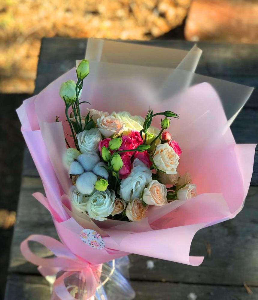 Букет цветов из: Розы и Лизиантусы в Ильинский