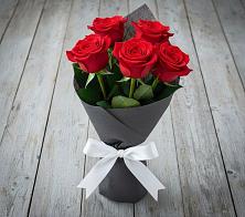 Букет 5 Красных роз Эдлесс Лав в Ильинский