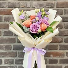 Букет цветов из:  Лизиантусы и Розы в Ильинский