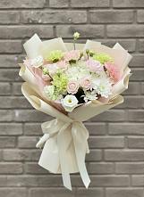 Букет цветов из:  Гвоздики, Розы, Лизиантусы и Хризантемы #REPLACE_PRED# Ильинский