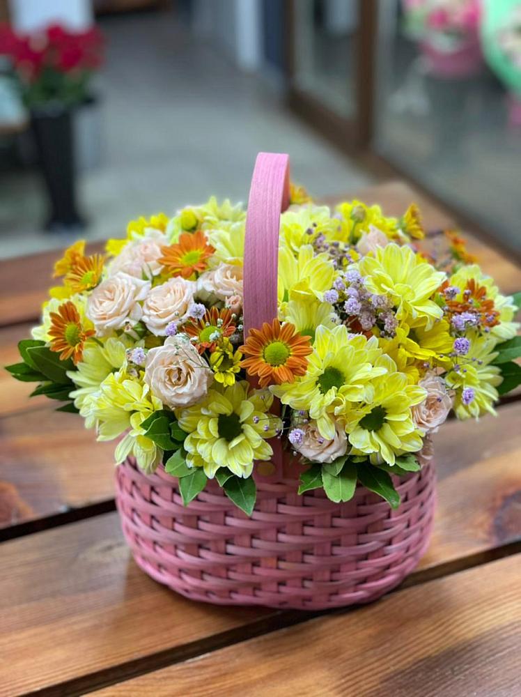 Цветочная композиция из Хризантемы и Розы в корзине в Ильинский