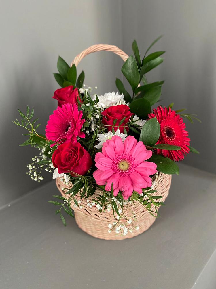 Цветочная композиция из Розы, Хризантемы и Герберы в корзине в Ильинский
