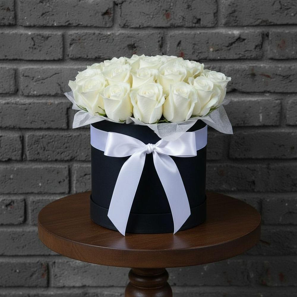 Цветочная композиция из Розы в шляпной коробке в Ильинский