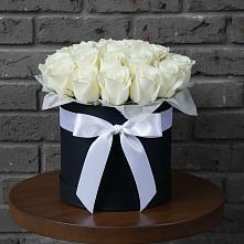 Цветочная композиция из Розы в шляпной коробке в Ильинский