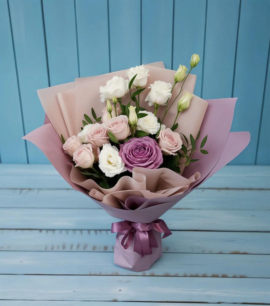 Букет цветов из: Розы и Лизиантусы в Ильинский